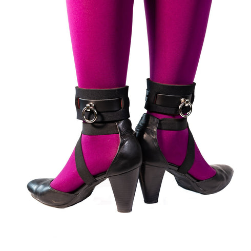 SiaLinda: Fuß-Manschetten Set, BDSM, Leder mit Neoprenpolster schwarz - rot und royal blau - weinrot